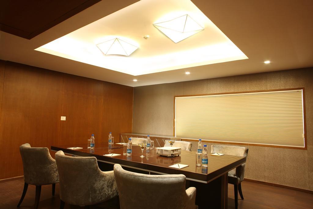 Clarion Hotel President Chennai Business photo